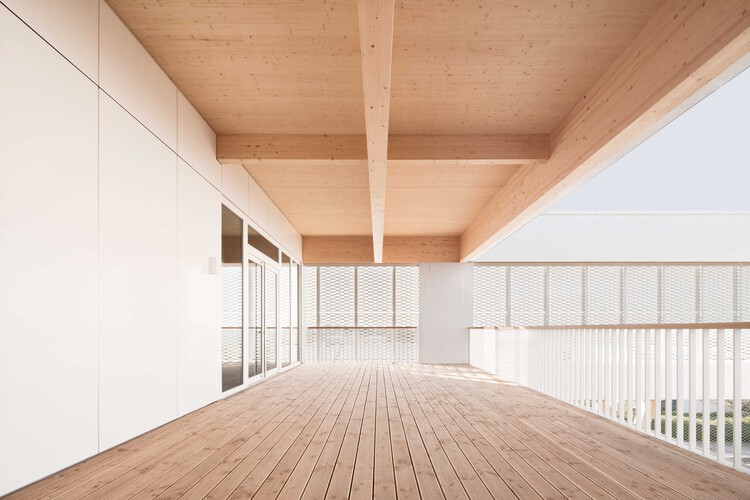 Пожарная часть в Штраубенхардте / wulf Architekten - Фотография интерьера, окон, перил