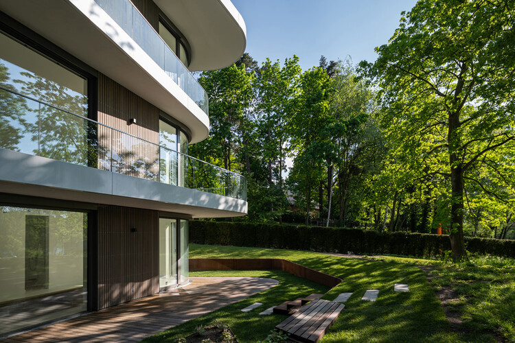 Жилой дом на Грибницзее / Tchoban Voss Architekten - фотография экстерьера, окна, фасад, сад