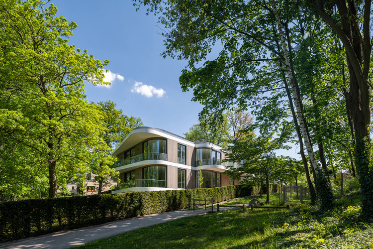 Жилой дом на Грибницзее / Tchoban Voss Architekten – фотография экстерьера, сад