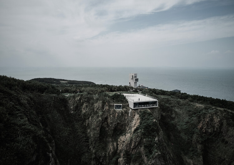Cliff Café and Tower House / TAO - Бюро Trace Architecture - Экстерьерная фотография