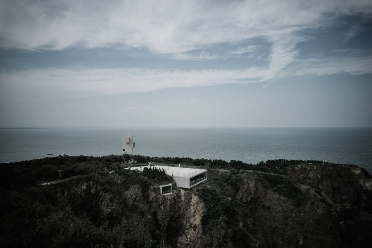 Cliff Café and Tower House / TAO - Trace Architecture Office - Экстерьерная фотография, побережье