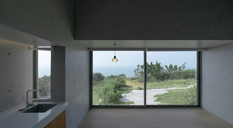 Cliff Café and Tower House / TAO - Trace Architecture Office - Фотография интерьера, раковина, окна