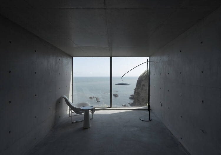 Cliff Café and Tower House / TAO - Trace Architecture Office - Фотография интерьера, окна
