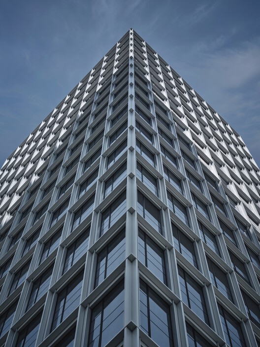 Жилые здания La Cadiere One Lake City / SCDA Architects — фотография экстерьера, окна