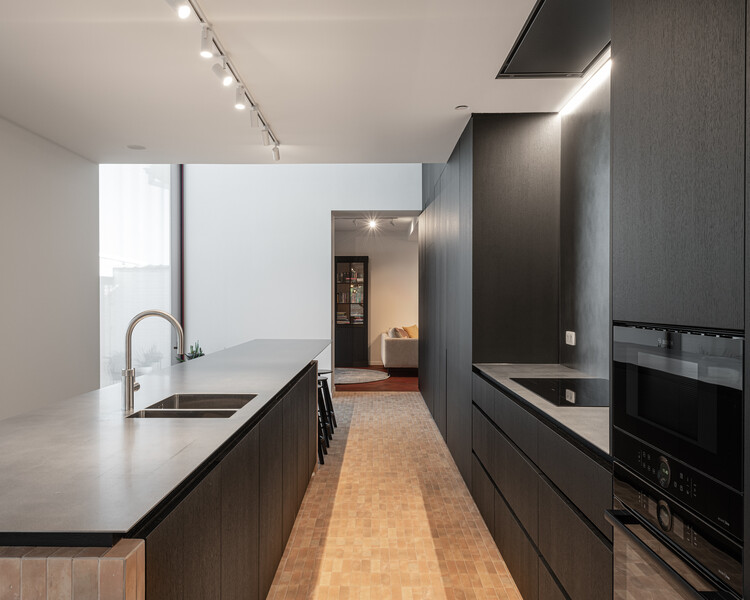 Черный ящик / Objekt Architecten - Фотография интерьера, кухня, столешница, раковина