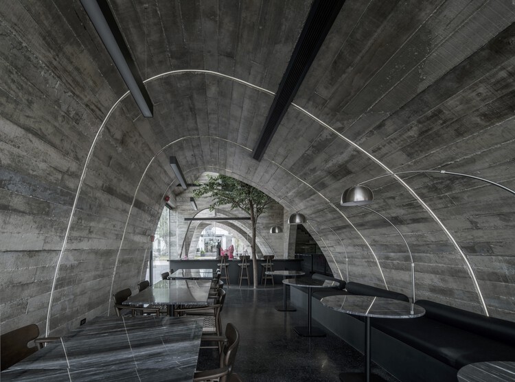 French Kitsch III Café / TOUCH Architect — Фотография интерьера