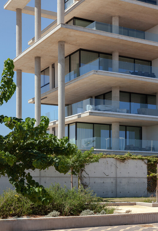 Eden Residences / Constantini Architects + ООО «ЭНАпросЭКАТО» - Фотография экстерьера, окна, фасад