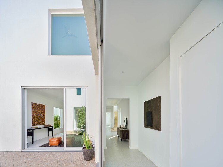 Дома во дворе Санта-Моники / Inaba Williams Architects — Фотография интерьера