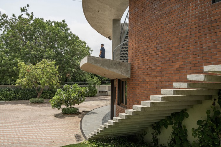 The Ring House / студия prAcademics - Экстерьерная фотография, Кирпич