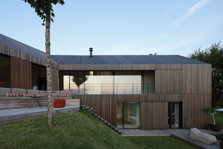 Дом F / Delugan Meissl Associated Architects — фотография экстерьера, фасад, окна