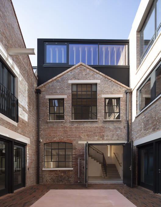 98–100 De Beauvoir Road / Henley Halebrown — фотография экстерьера, окна, кирпич, фасад, двор