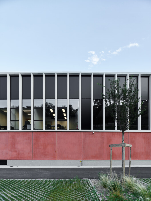 Ninkasi Factory / LFA, Ищу архитектуру - фотография экстерьера, окна, фасад, перила