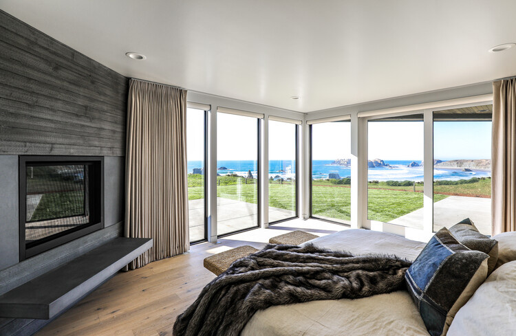 Face Rock Beach House / Giulietti Schouten Weber Architects - Фотография интерьера, спальня, кровать, окна
