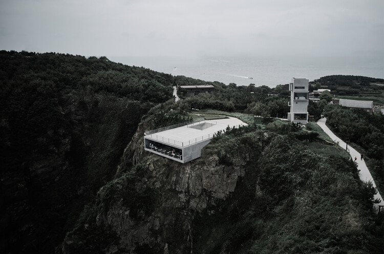 Cliff Café and Tower House / TAO - Бюро Trace Architecture - Экстерьерная фотография