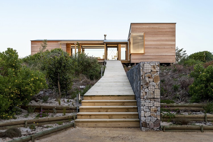 Dune House / KLG Architects - Экстерьерная фотография, лестница, фасад, перила