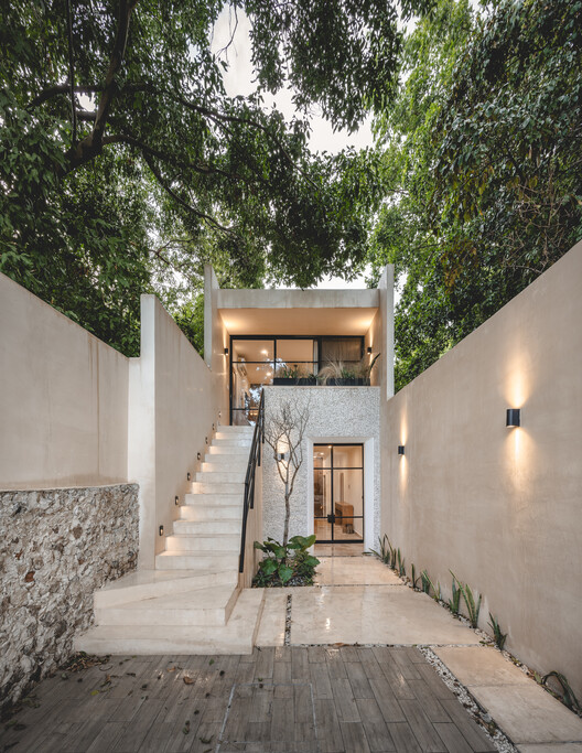 Ermita House / Studio A - Экстерьерная фотография, лестница, фасад, двор
