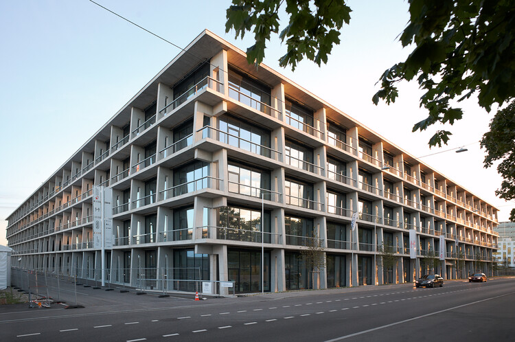 Главный кампус SIP / Herzog & de Meuron - фотография экстерьера, фасад, окна