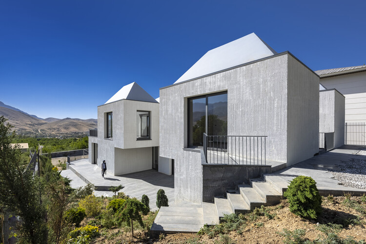 Мужчина и дом / ZAV Architects - Фотография экстерьера, окна