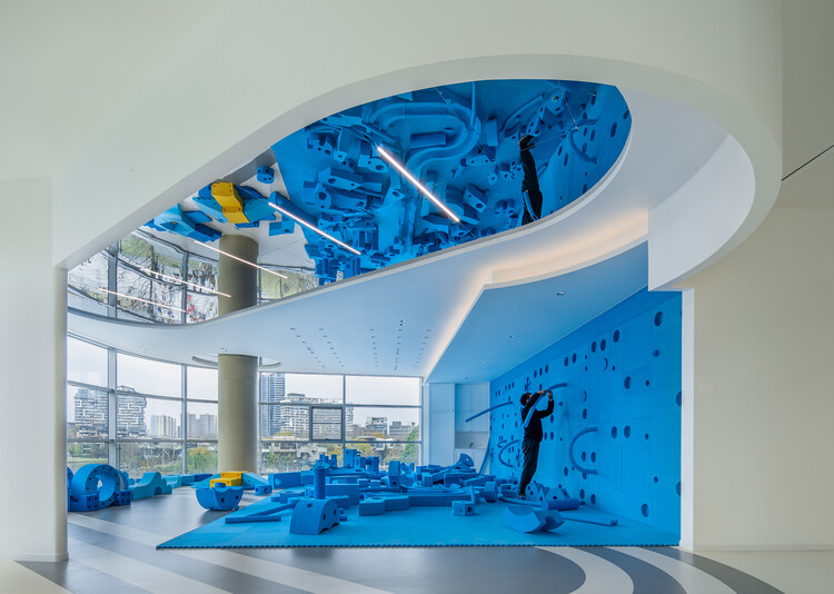 Облачный детский сад Luxelakes / TEKTONN ARCHITECTS - Фотография интерьера, Окна