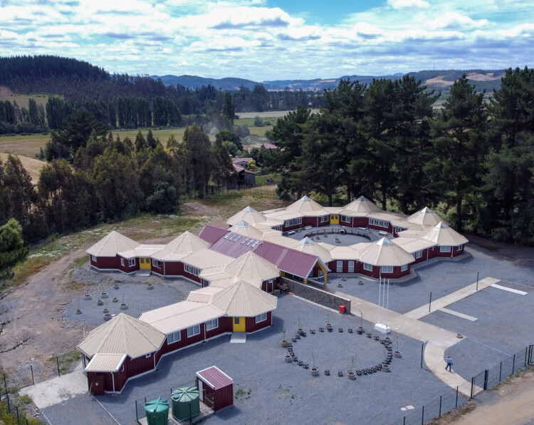 Школа La Piedra / Correa 3 Arquitectos – Фотография экстерьера