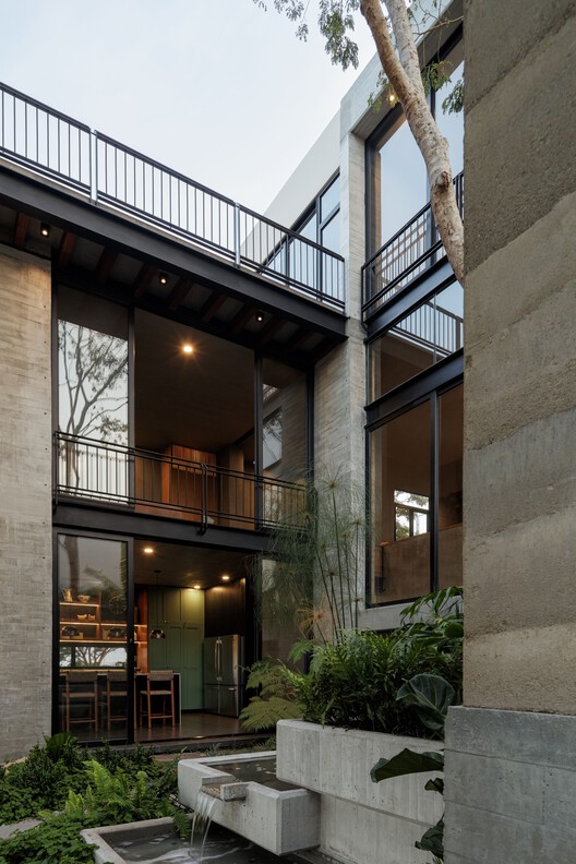 Nomah House / Di Frenna Arquitectos - Фотография Экстерьера, Фасад, Балка, Окна