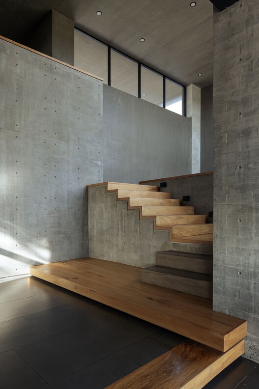 Nomah House / Di Frenna Arquitectos - Фотография интерьера, лестница, балка