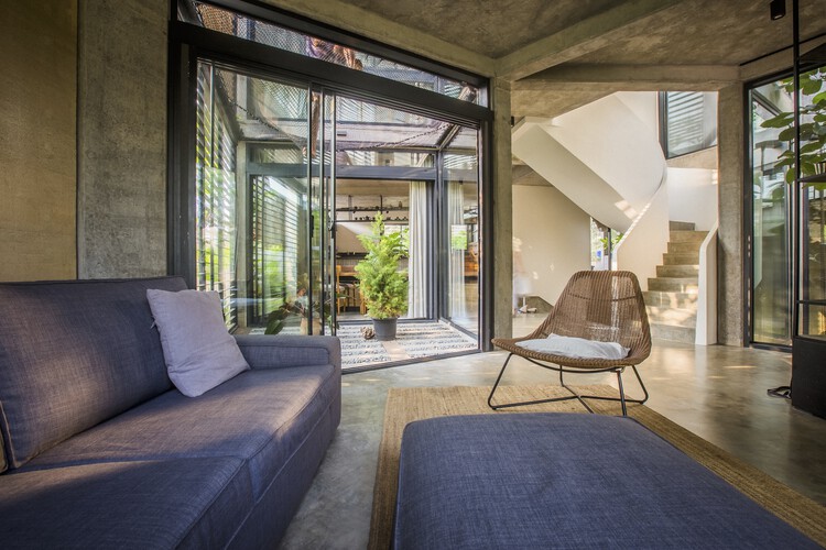 Anna + Mallesh Residence / Juiceshop Collective - Фотография интерьера, гостиная