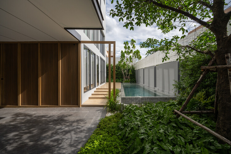 ALIVE Residence / Sa Ta Na Architects - Фотография экстерьера, фасад, двор