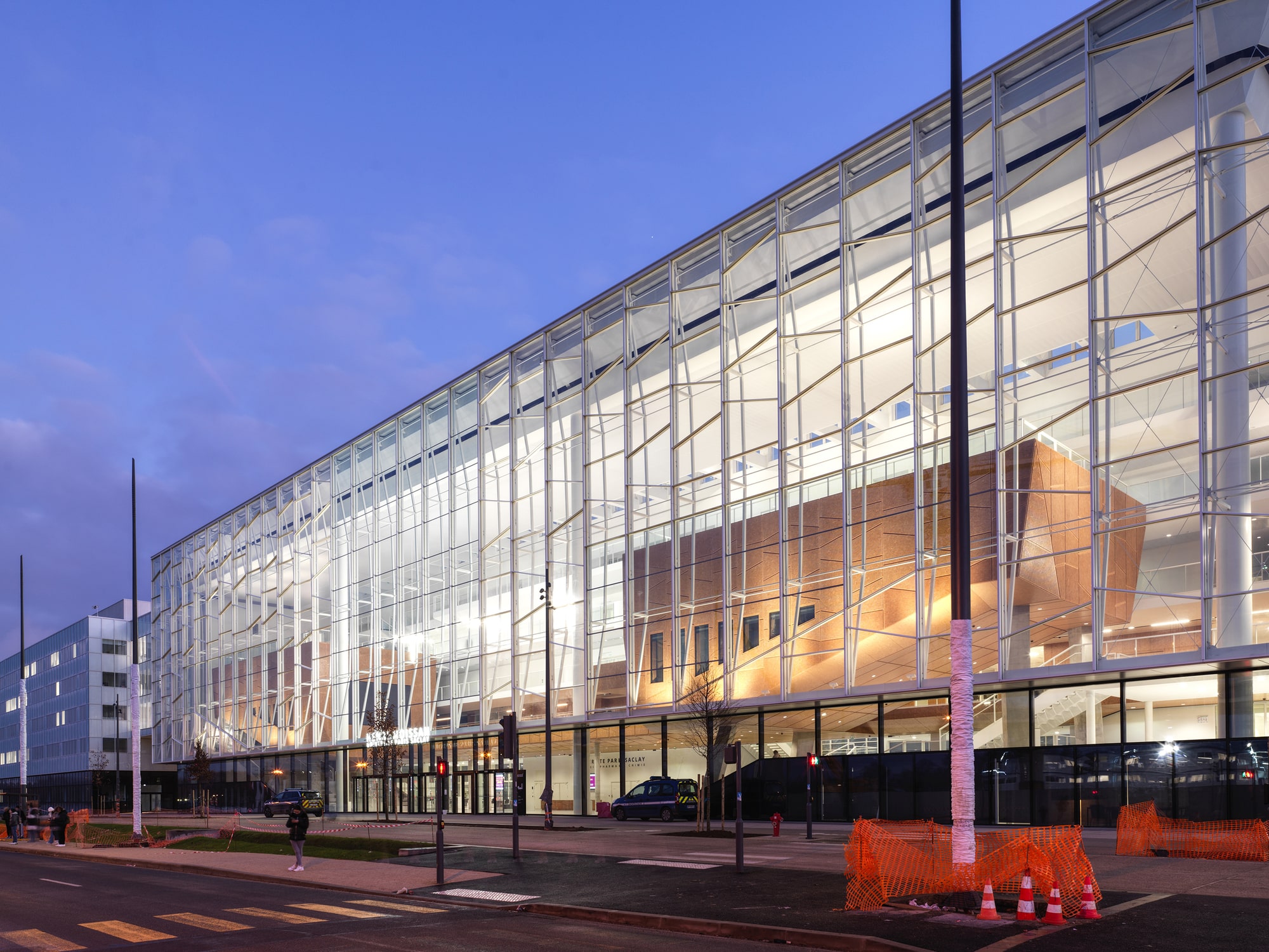 Центр биологии, фармации и химии Университета Париж-Сакле / Bernard Tschumi Architects + Groupe-6 Architects