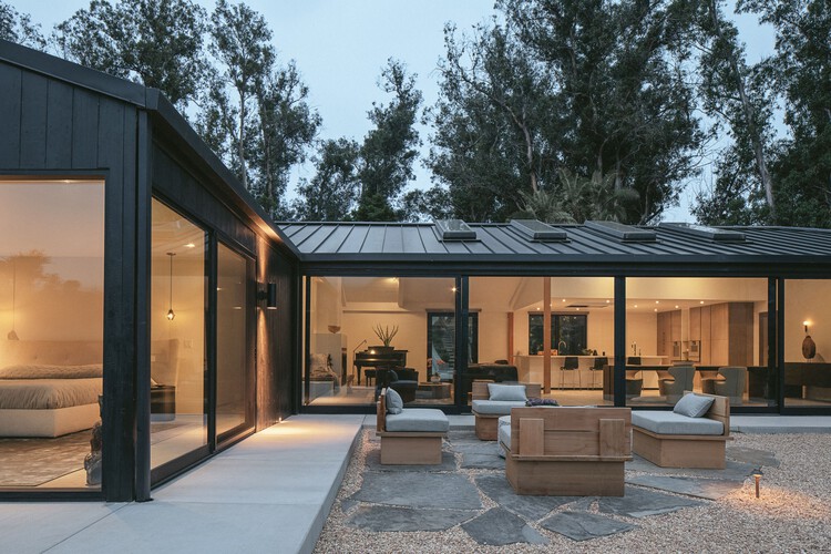 Vista Residence / Анакапа - Экстерьерная фотография, дверь, окна, фасад, двор, патио
