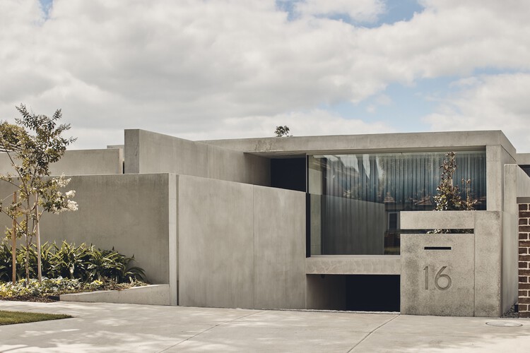 Резиденция Bournian / FGR Architects — фотография экстерьера, фасад, бетон