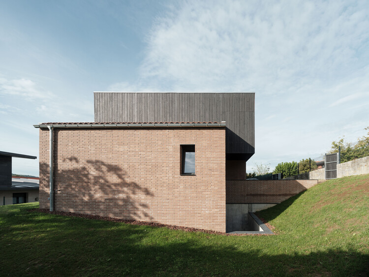 La Ferme Residence / Tenka Arkitektura - Фотография Экстерьера, Кирпич, Окна, Фасад