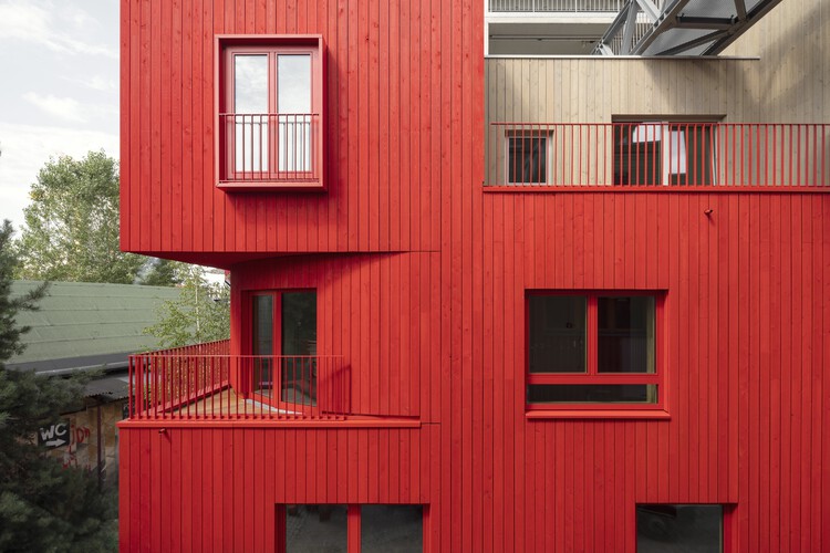 Haus 2+ / Office ParkScheerbarth - Фотография интерьера, окна, кирпич, фасад