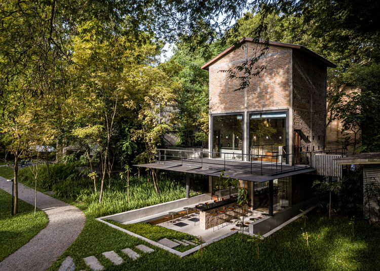 Kaomai Tea Barn / PAVA Architects – Экстерьерная фотография, Лес