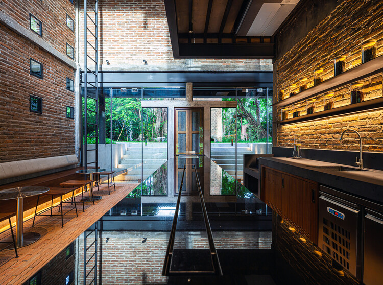 Kaomai Tea Barn / PAVA Architects - Фотография интерьера, балка, перила