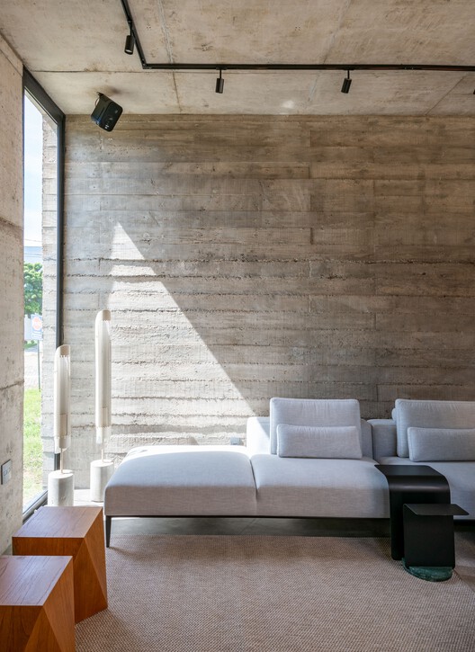Дом с патио / Caio Persighini Arquitetura - Фотография интерьера, балка