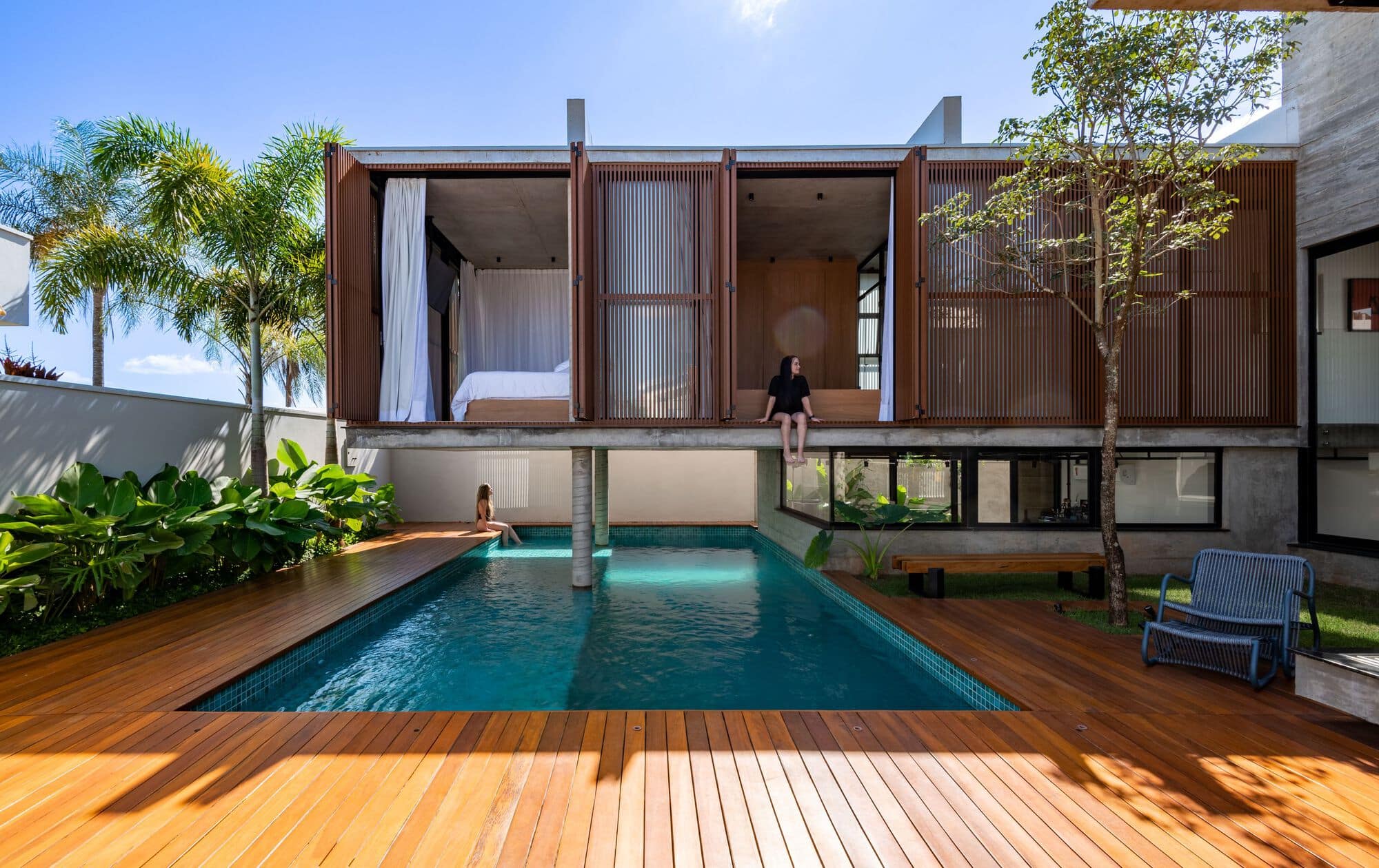 Дом с патио / Caio Persighini Arquitetura
