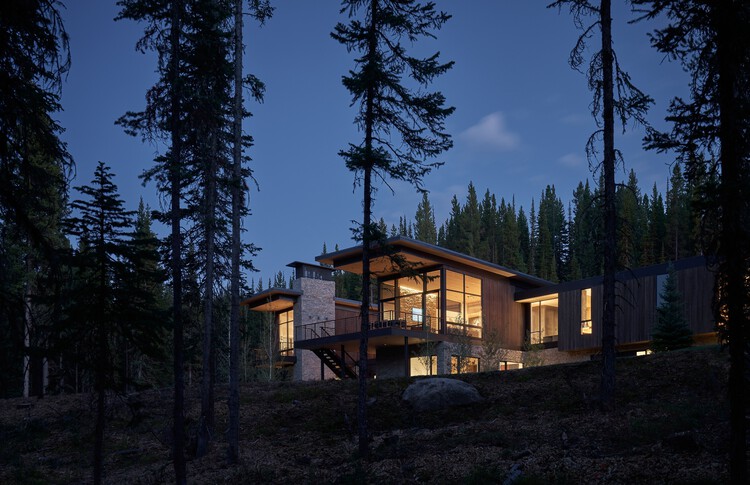 Basecamp Residence / CLB Architects — фотография экстерьера, окна, лес