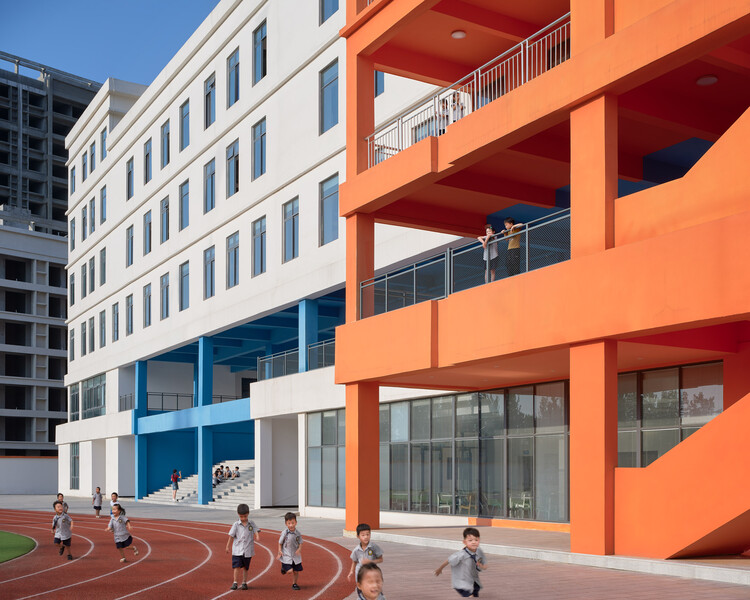Pony School / L&M Design Lab – Фотография экстерьера, окон, фасада