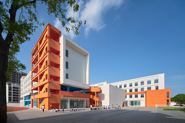 Pony School / L&M Design Lab – Фотография экстерьера, фасада, окон
