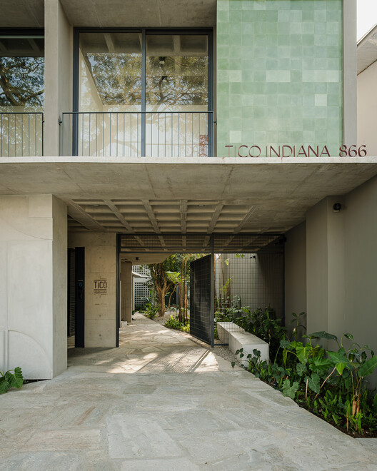Здание Tico Indiana / Terra e Tuma Arquitetos Associados - Фотография интерьера, фасада, бетона, сада, двора