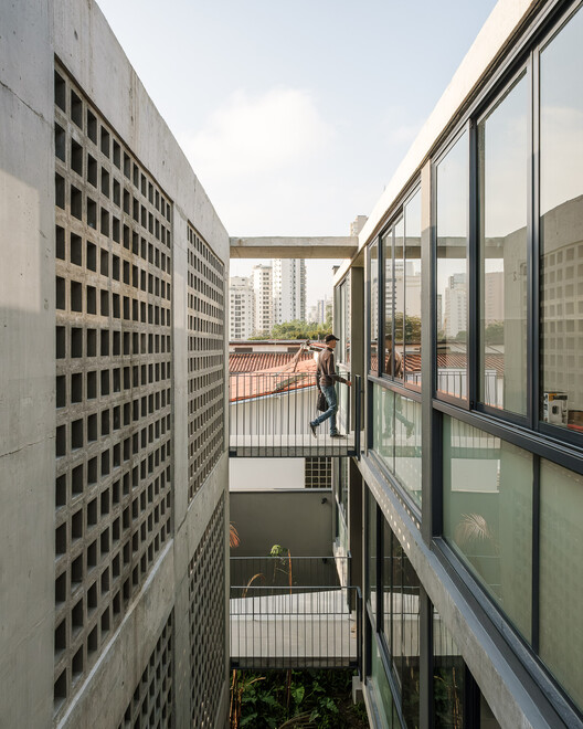 Здание Tico Indiana / Terra e Tuma Arquitetos Associados - Фотография экстерьера, окна, фасад, перила