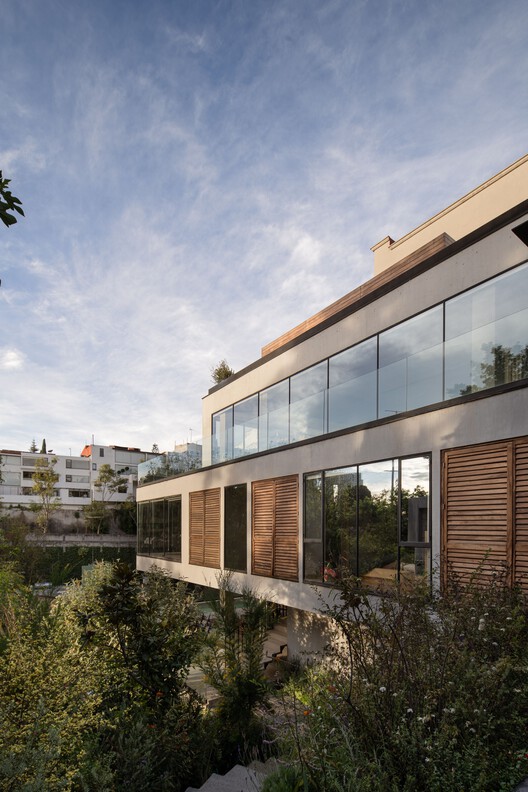 Madre House / Taller David Dana - Фотография экстерьера, окна, фасад