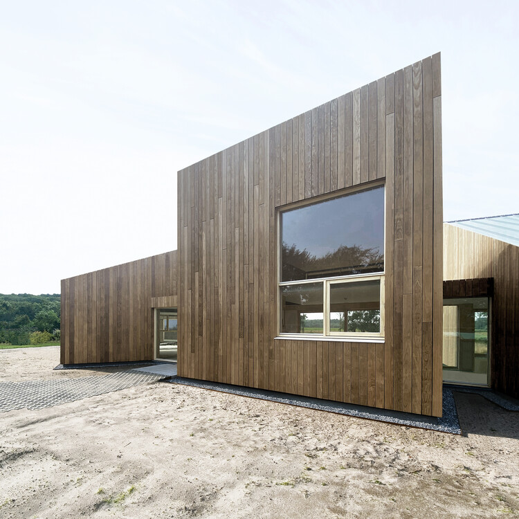 Tidal House / studio to po ma - Экстерьерная фотография, Окна, Фасад, Бетон