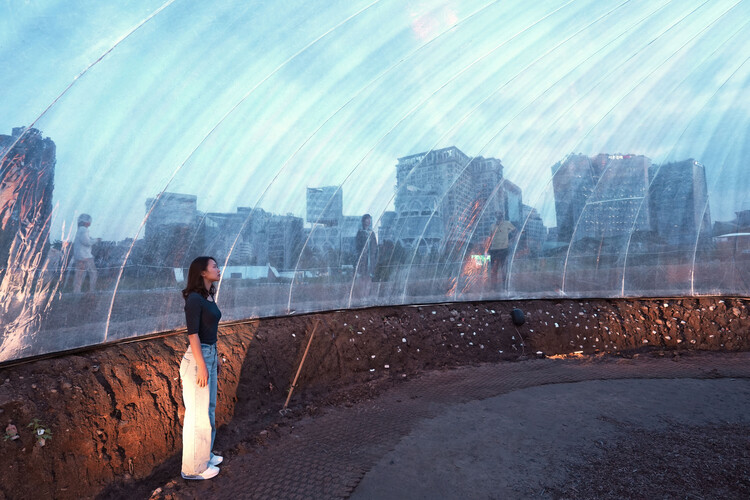 Деревья и следы - (Не)видимый павильон / Plastique Fantastique - Фотография экстерьера