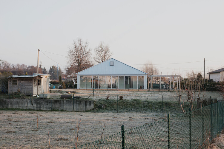 Вилла № 3 из соломы + деревянный дом / Jimmi Pianezzola Architetto — фотографии экстерьера