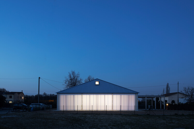 Вилла № 3 из соломы + деревянный дом / Jimmi Pianezzola Architetto — фотографии экстерьера