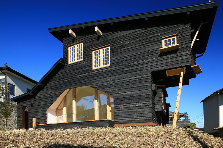 Символизм Якисуги: исследуйте красоту и долговечность этого дерева в современной архитектуре — изображение 4 из 7