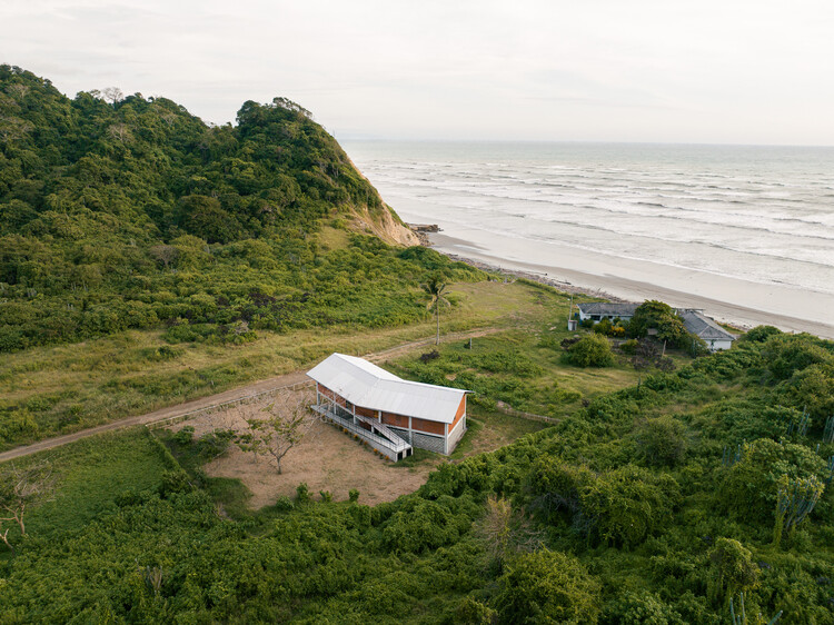 Дом Лос Апосентос / Bernardo Bustamante Arquitectos - Фотография Экстерьера, Побережье