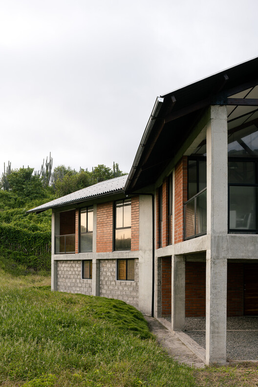 Дом Лос Апосентос / Bernardo Bustamante Arquitectos - Фотография Экстерьера, Окна